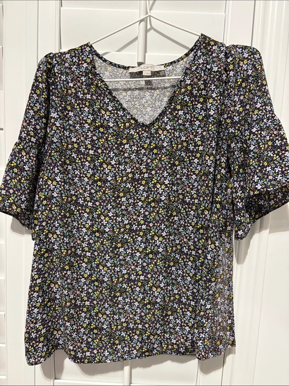 LOFT Black Floral V-Neck Puff Sleeve Blouse Shirt size small